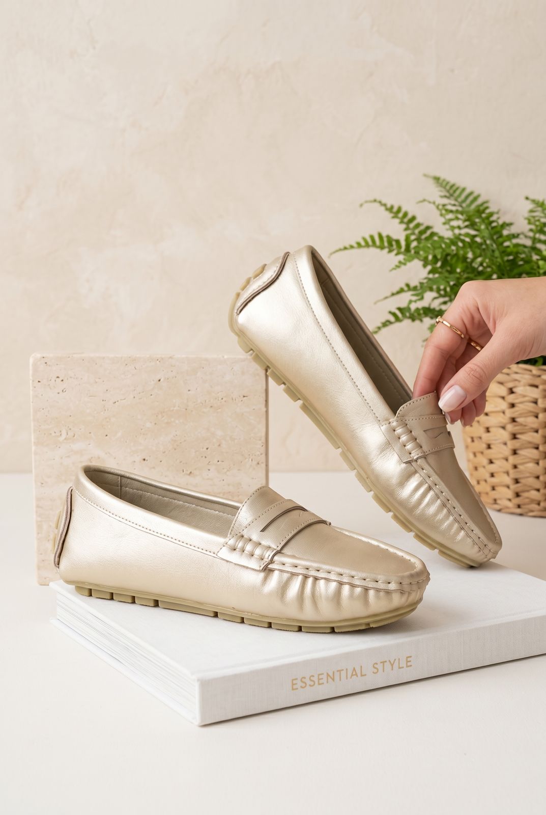 NEW , WOMEN SHOES W421