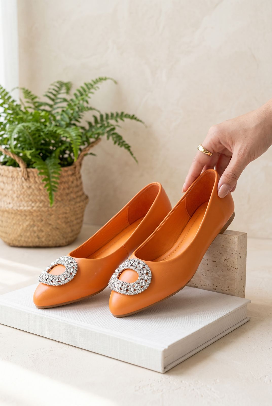 NEW , WOMEN SHOES W142