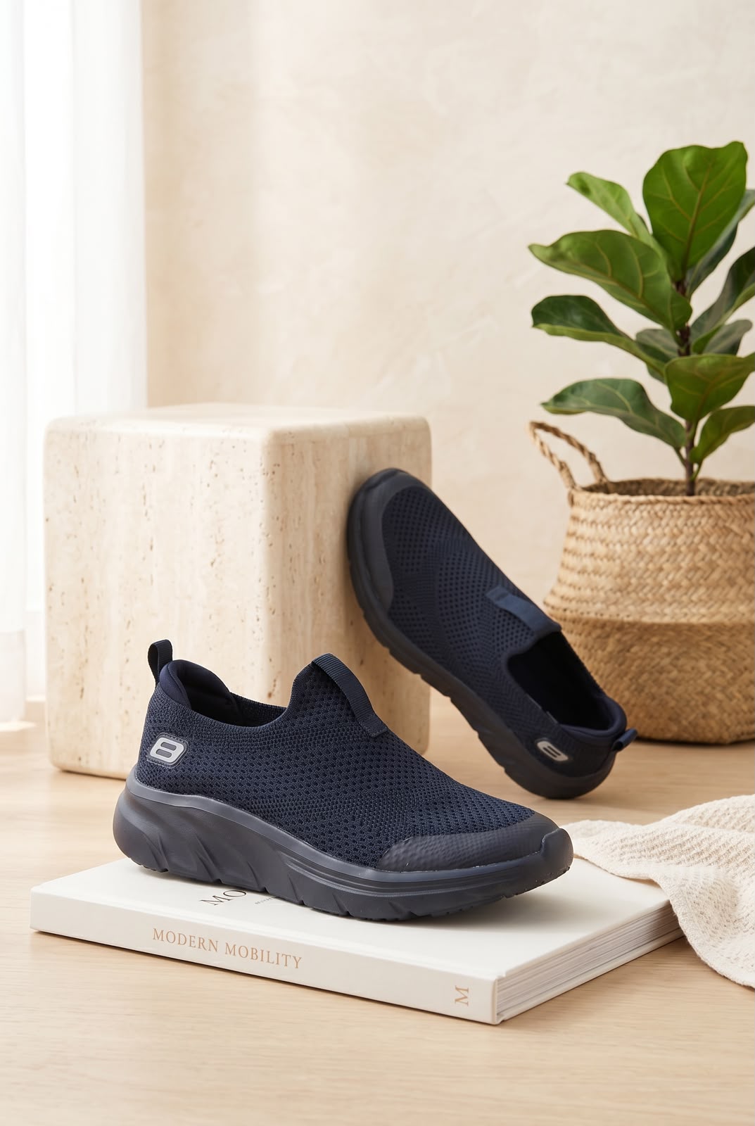 NEW ,  WOMEN FLAT SHOES W722