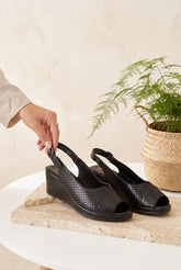 NEW ,  WOMEN SHOES HEELS W99