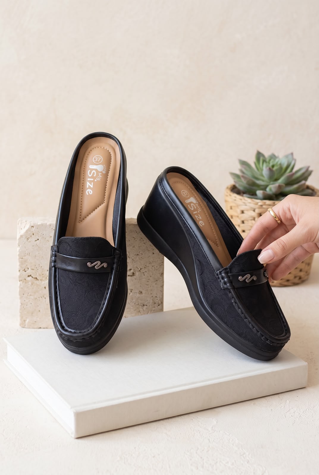 NEW ,  WOMEN SLIPPERS W409