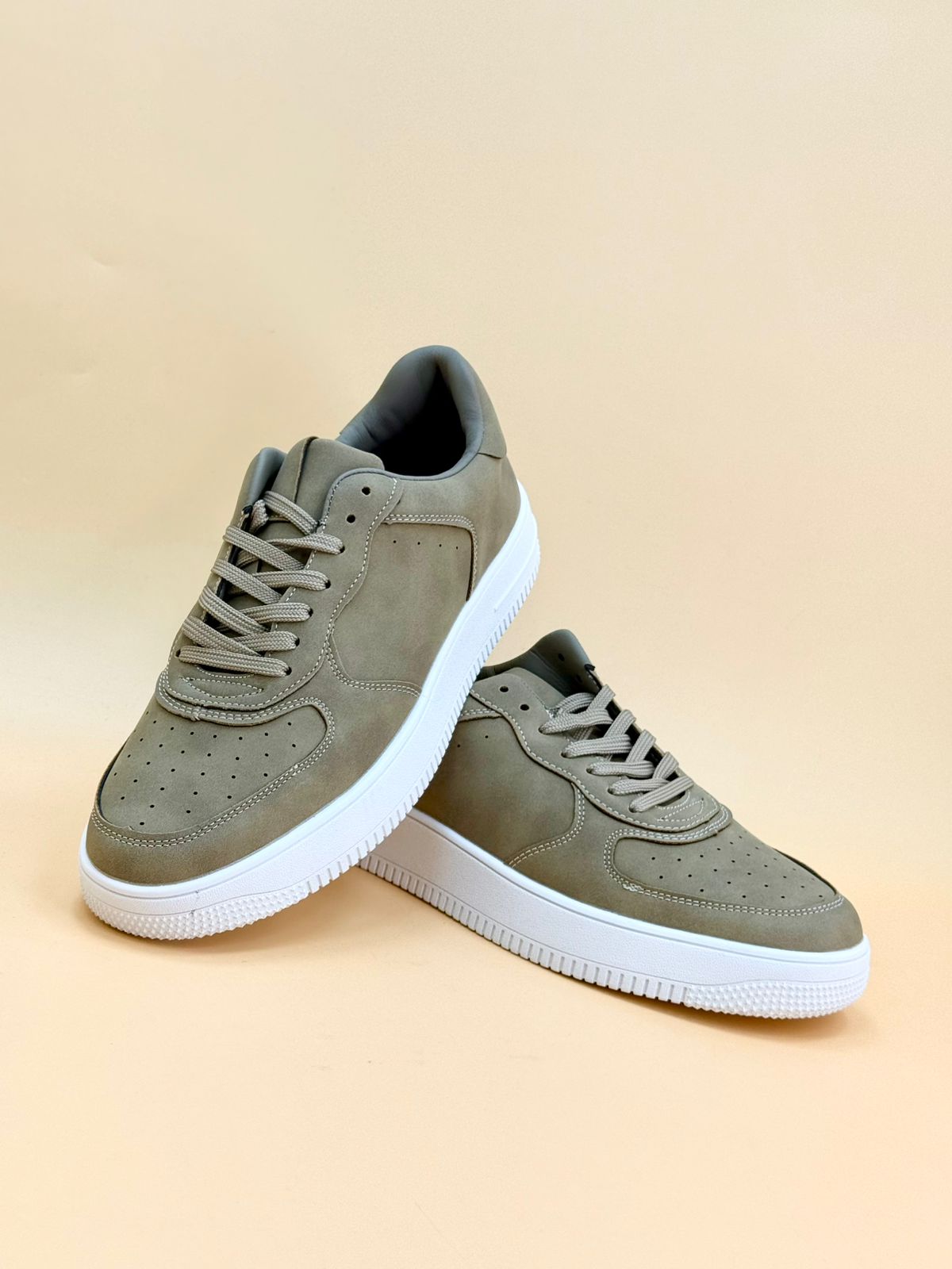 NEW , MEN SHOES M548