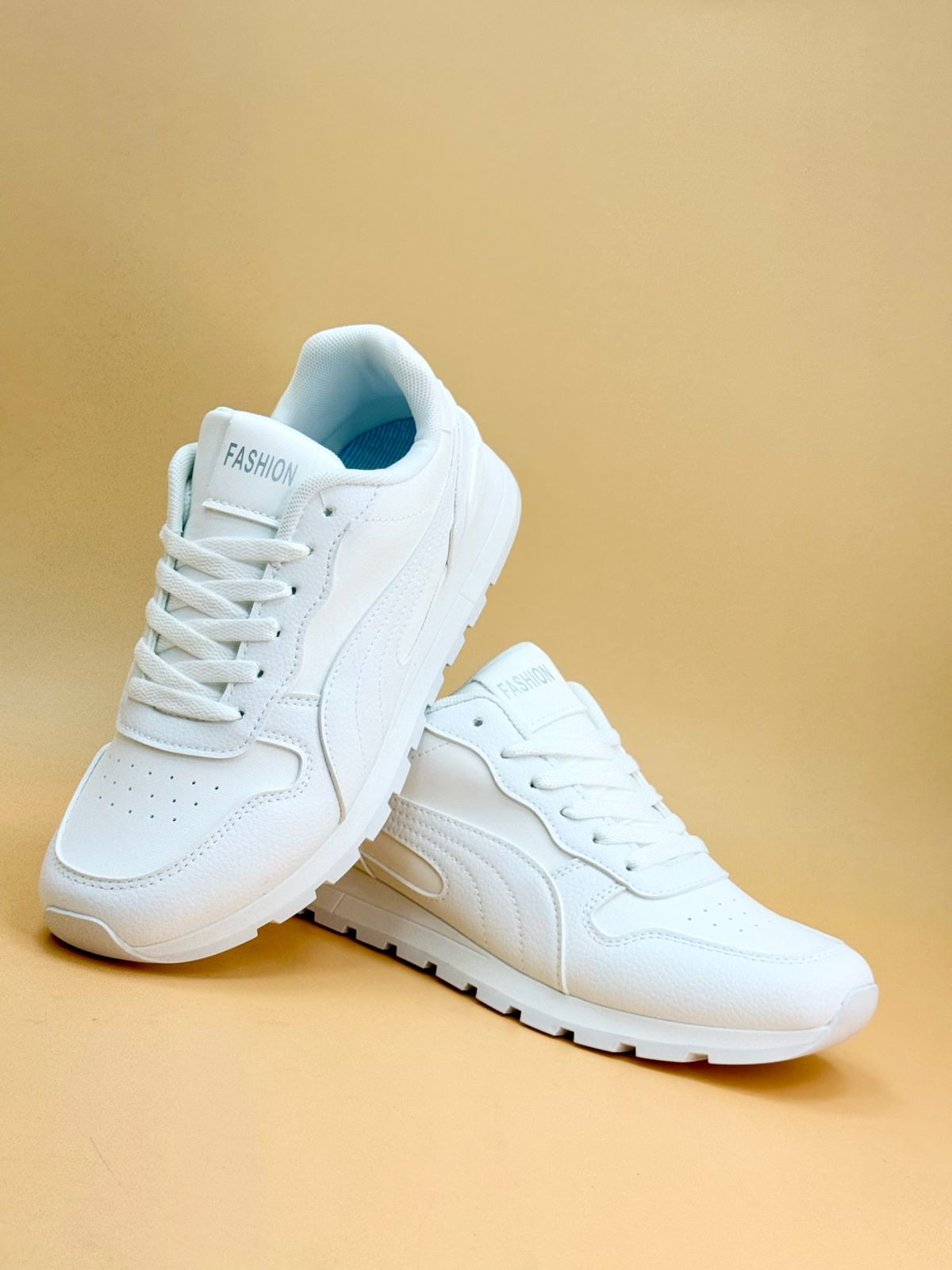 NEW , MEN SHOES M550