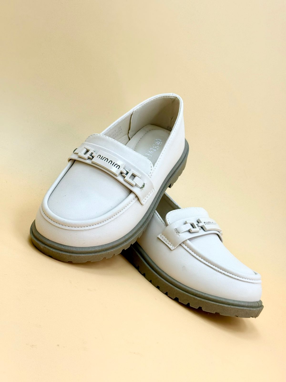 NEW ,  KIDS SHOES SIZE FROM 25 TO 36 K15