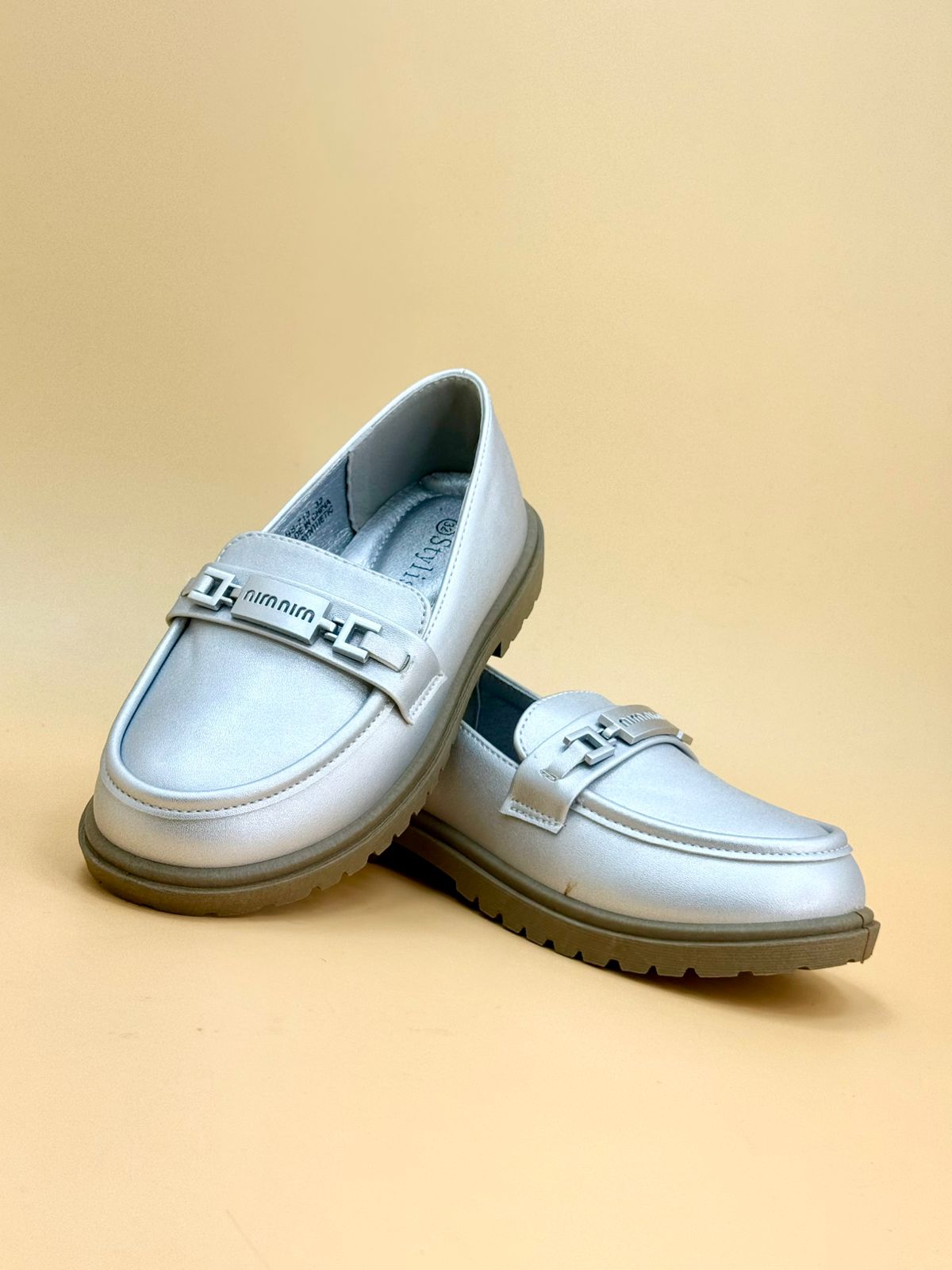 NEW ,  KIDS SHOES SIZE FROM 25 TO 36 K15