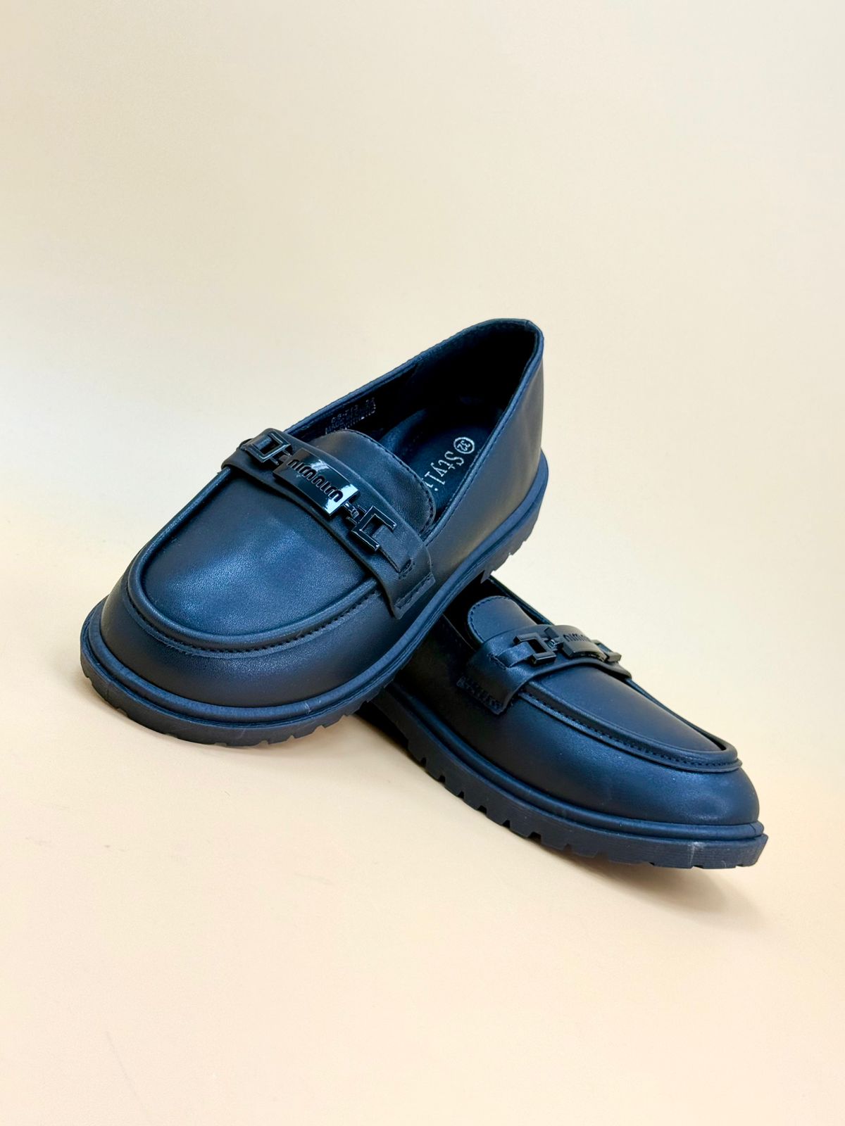 NEW ,  KIDS SHOES SIZE FROM 25 TO 36 K15