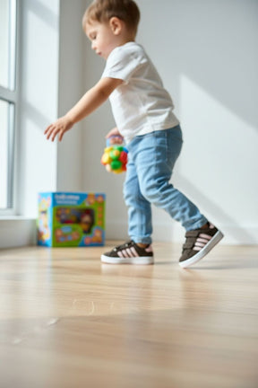 NEW ,  KIDS SHOES SIZE FROM 20 TO 25 K24