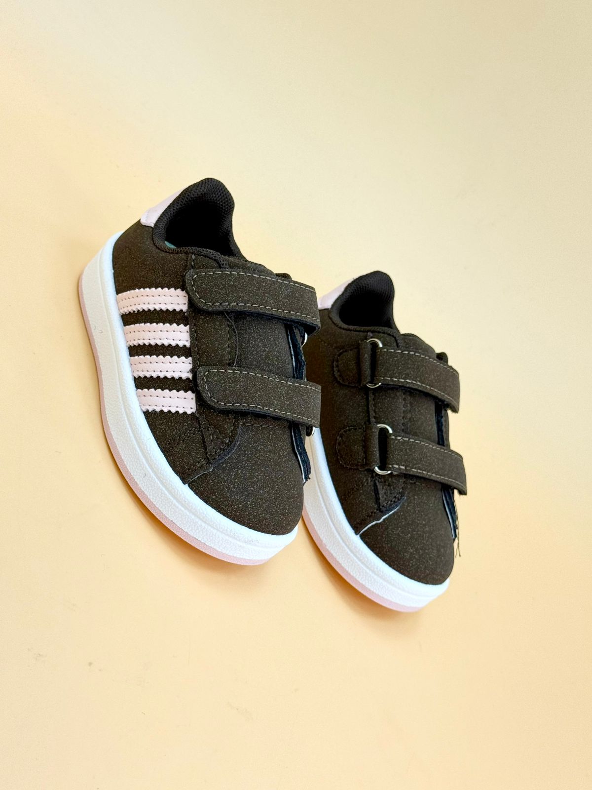 NEW ,  KIDS SHOES SIZE FROM 20 TO 25 K24