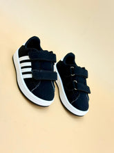 NEW ,  KIDS SHOES SIZE FROM 20 TO 25 K24