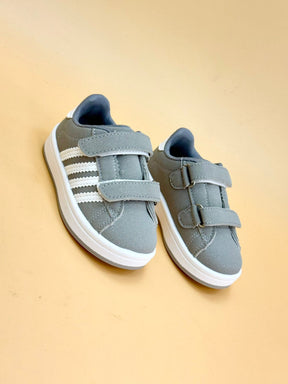 NEW ,  KIDS SHOES SIZE FROM 20 TO 25 K24