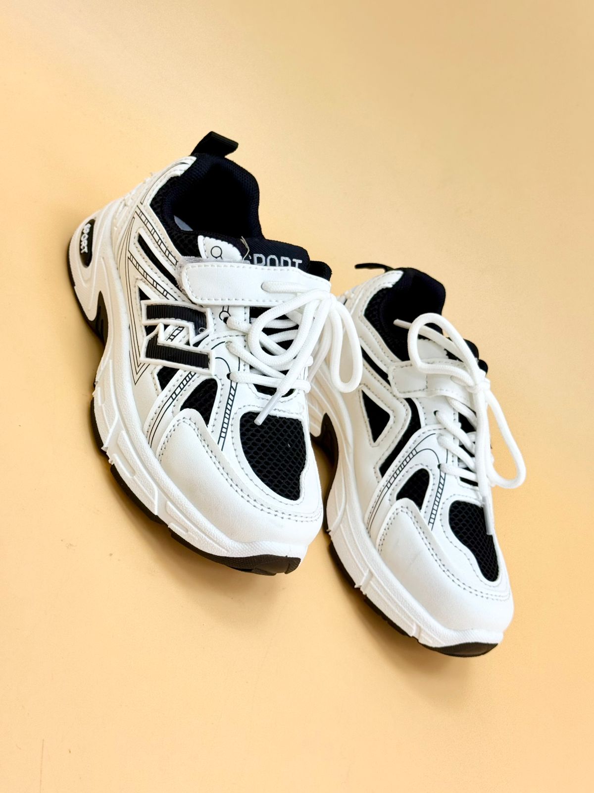 NEW ,  KIDS SHOES SIZE FROM 25 TO 36 K13