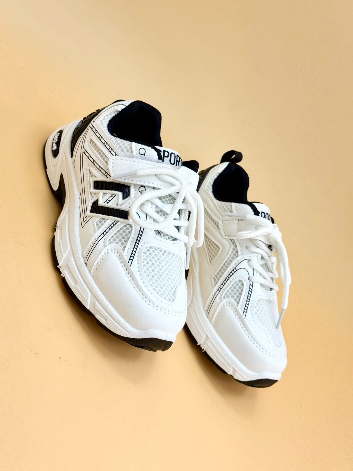 NEW ,  KIDS SHOES SIZE FROM 25 TO 36 K13