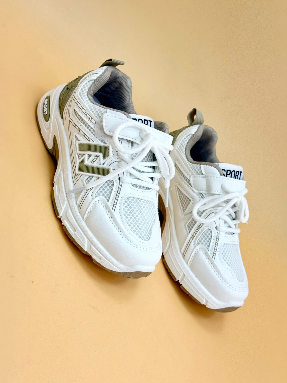 NEW ,  KIDS SHOES SIZE FROM 25 TO 36 K13