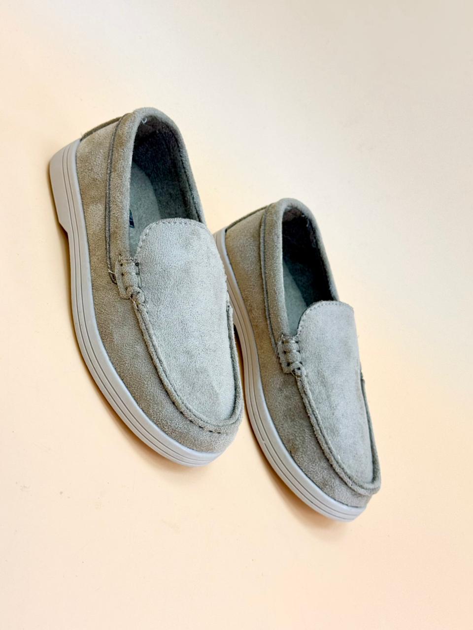 NEW ,  KIDS SHOES SIZE FROM 25 TO 41 K10