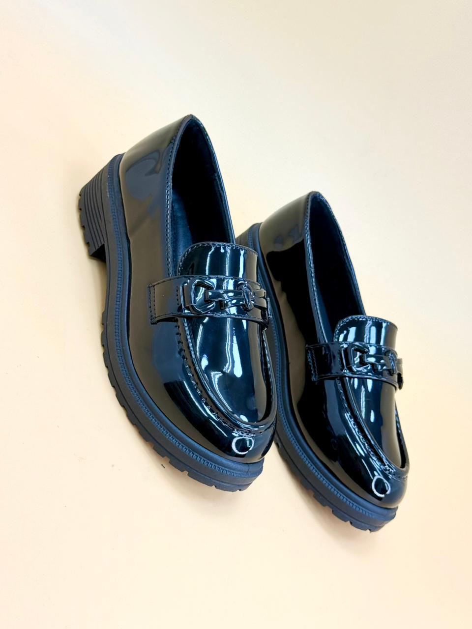 NEW ,  KIDS SHOES SIZE FROM 26 TO 35 K18