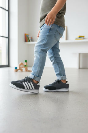 NEW ,  KIDS SHOES SIZE FROM 26 TO 37 K22