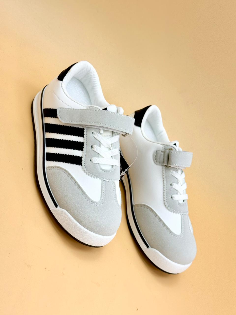 NEW ,  KIDS SHOES SIZE FROM 26 TO 37 K22