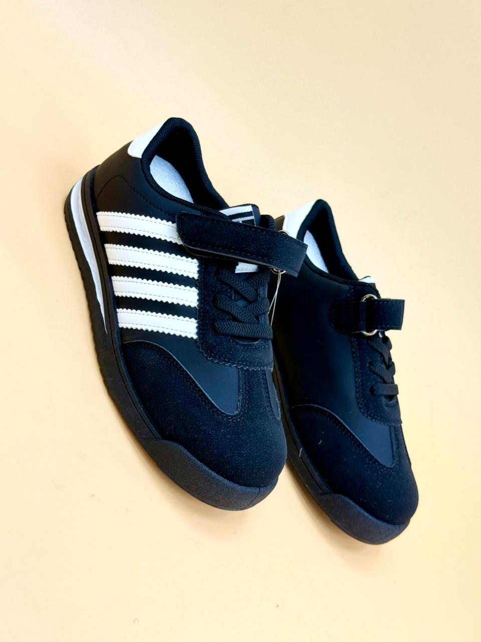 NEW ,  KIDS SHOES SIZE FROM 26 TO 37 K22