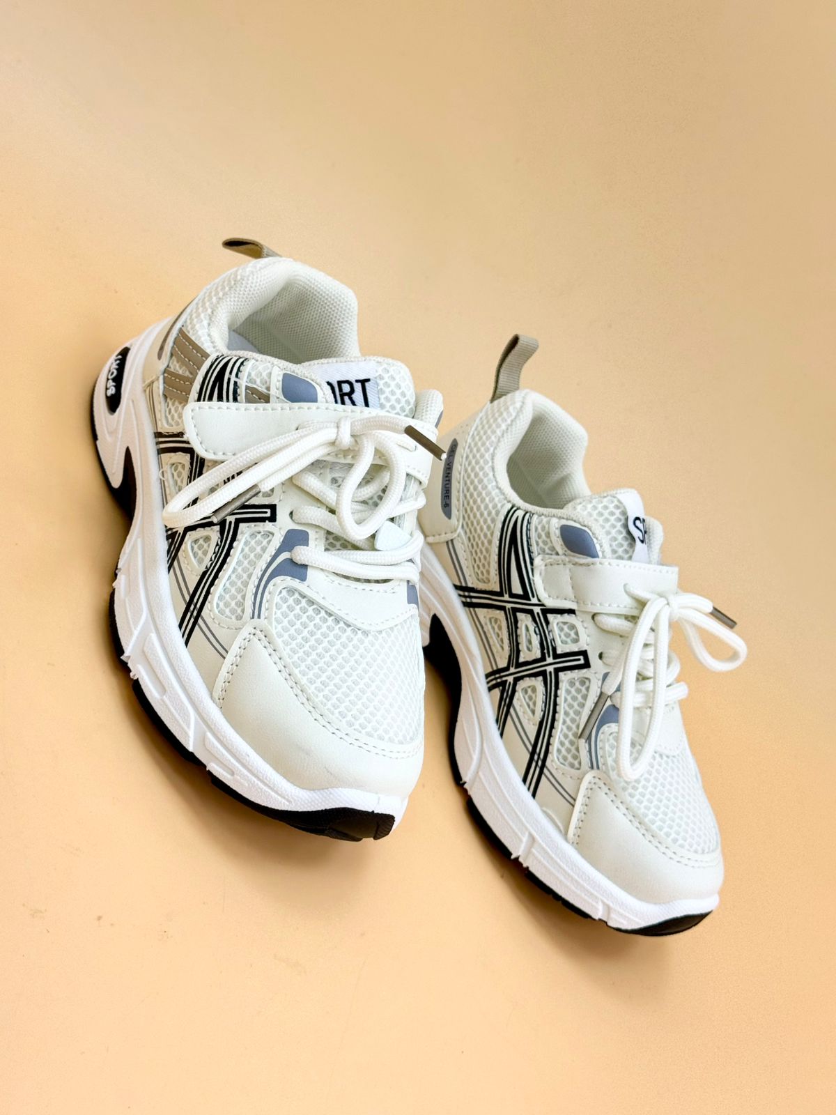 NEW ,  KIDS SHOES SIZE FROM 25 TO 36 K16