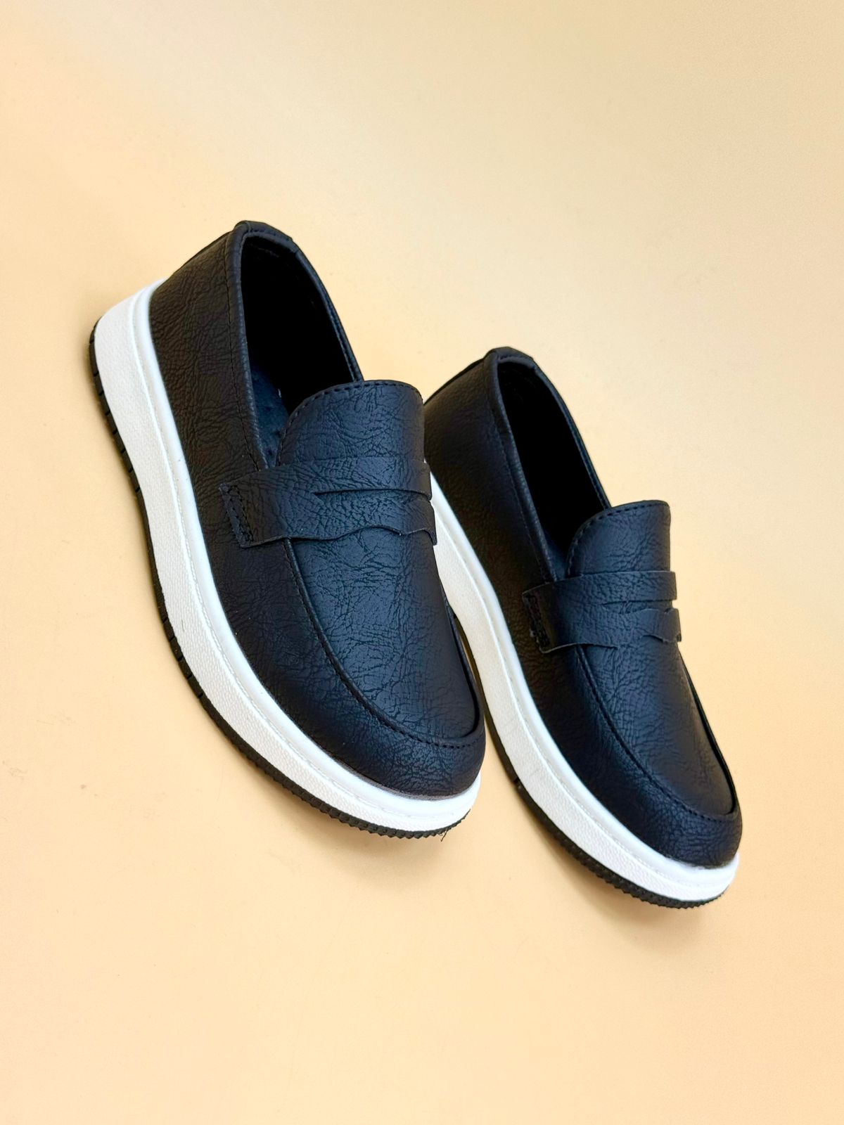 NEW ,  KIDS SHOES SIZE FROM 31 TO 41 K9