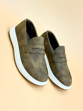 NEW ,  KIDS SHOES SIZE FROM 31 TO 41 K9