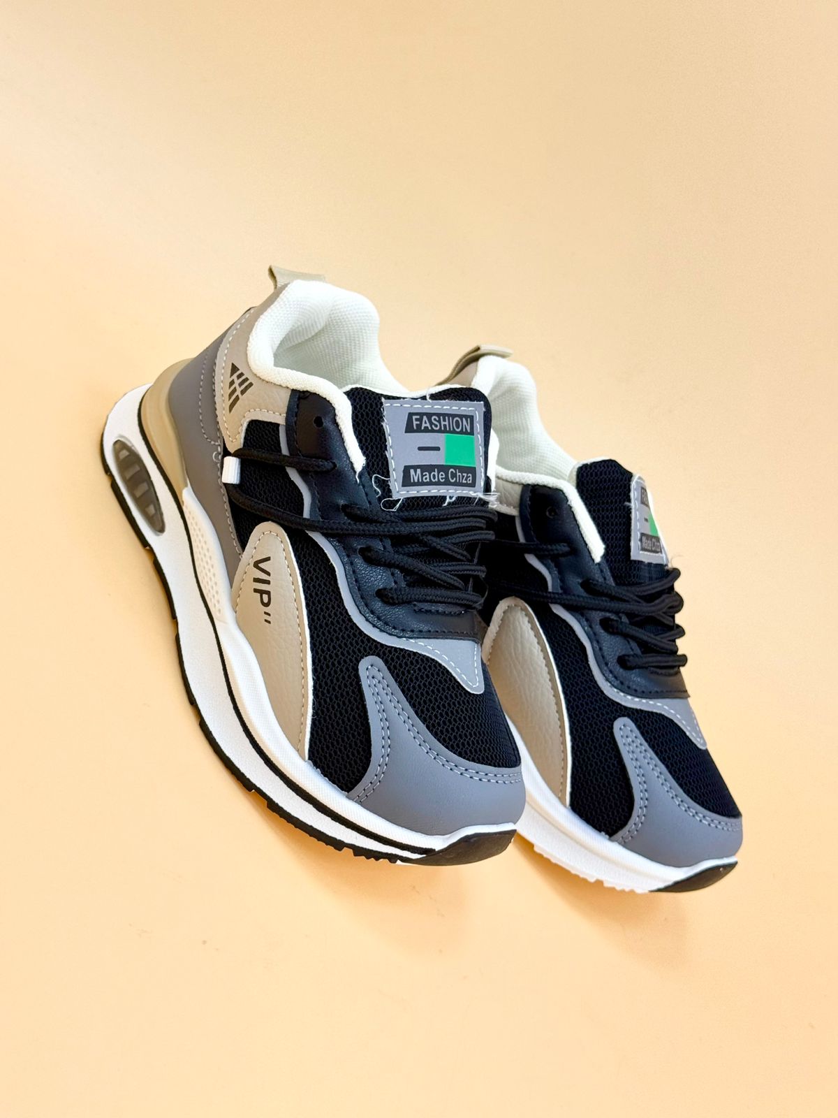 NEW ,  KIDS SHOES SIZE FROM 26 TO 37 K19