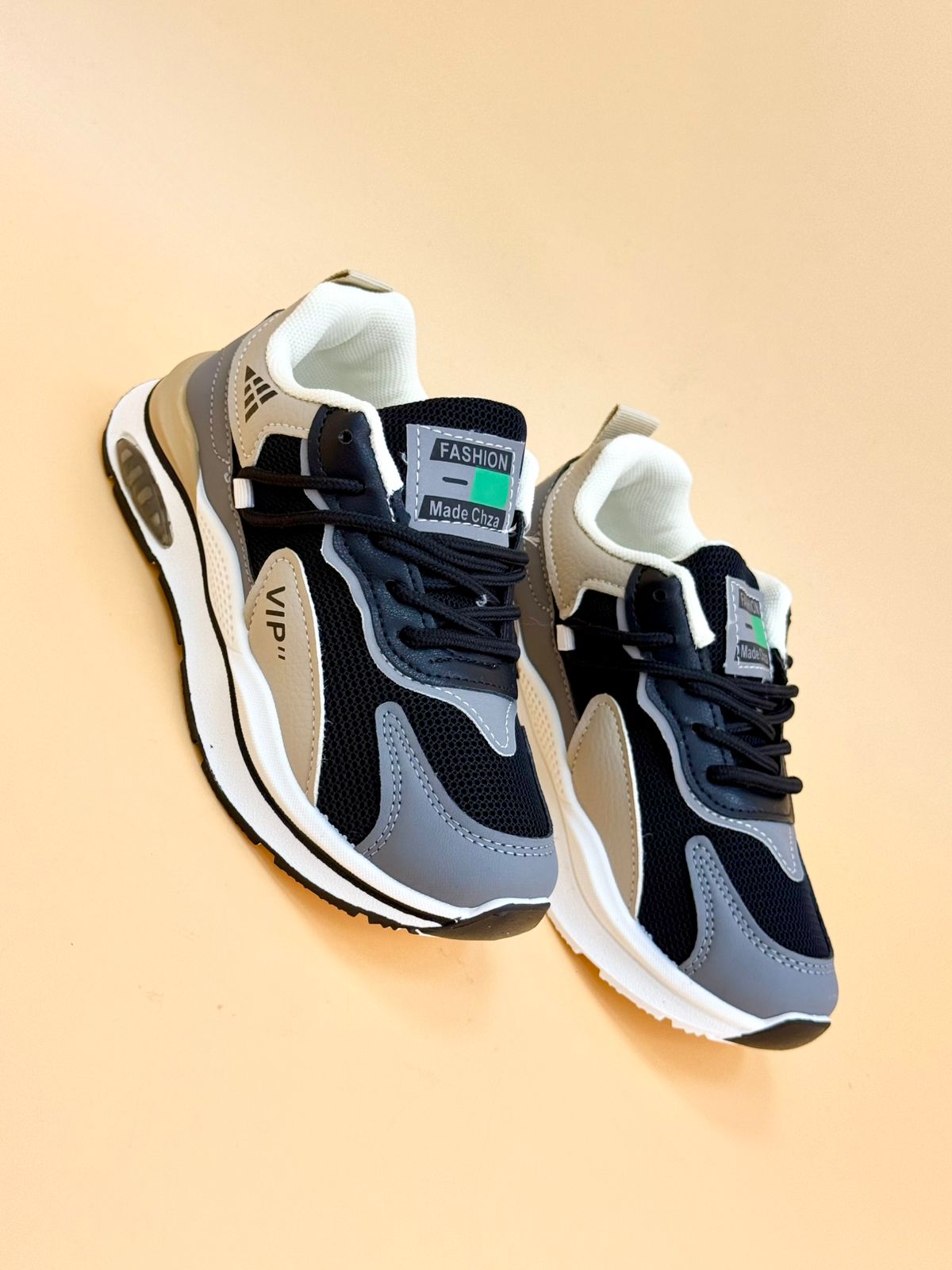 NEW ,  KIDS SHOES SIZE FROM 26 TO 37 K19