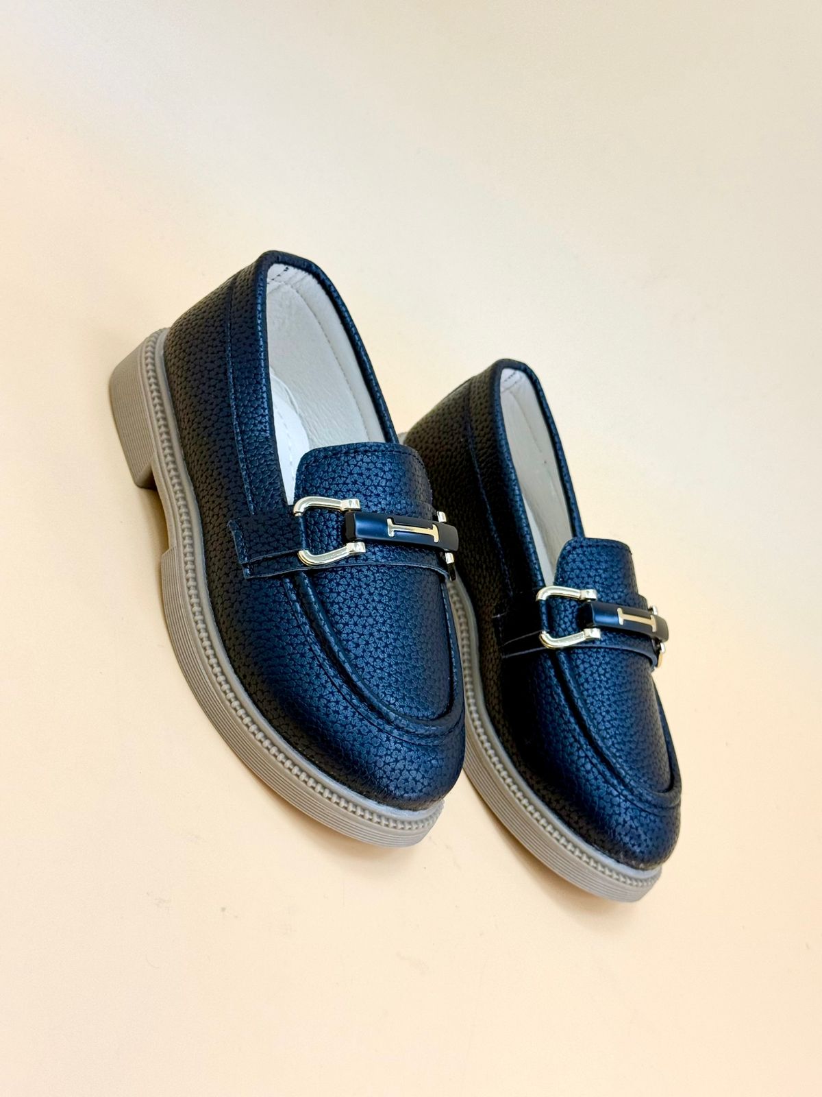 NEW ,  KIDS SHOES SIZE FROM 25 TO 30 K5