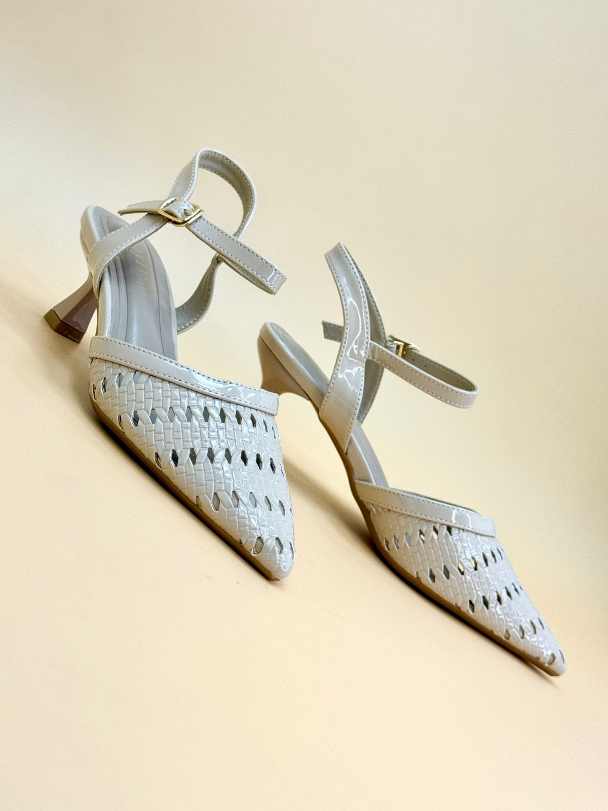 WOMEN SHOES HEELS W900