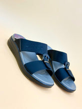 NEW , MEN SLIPPER M562