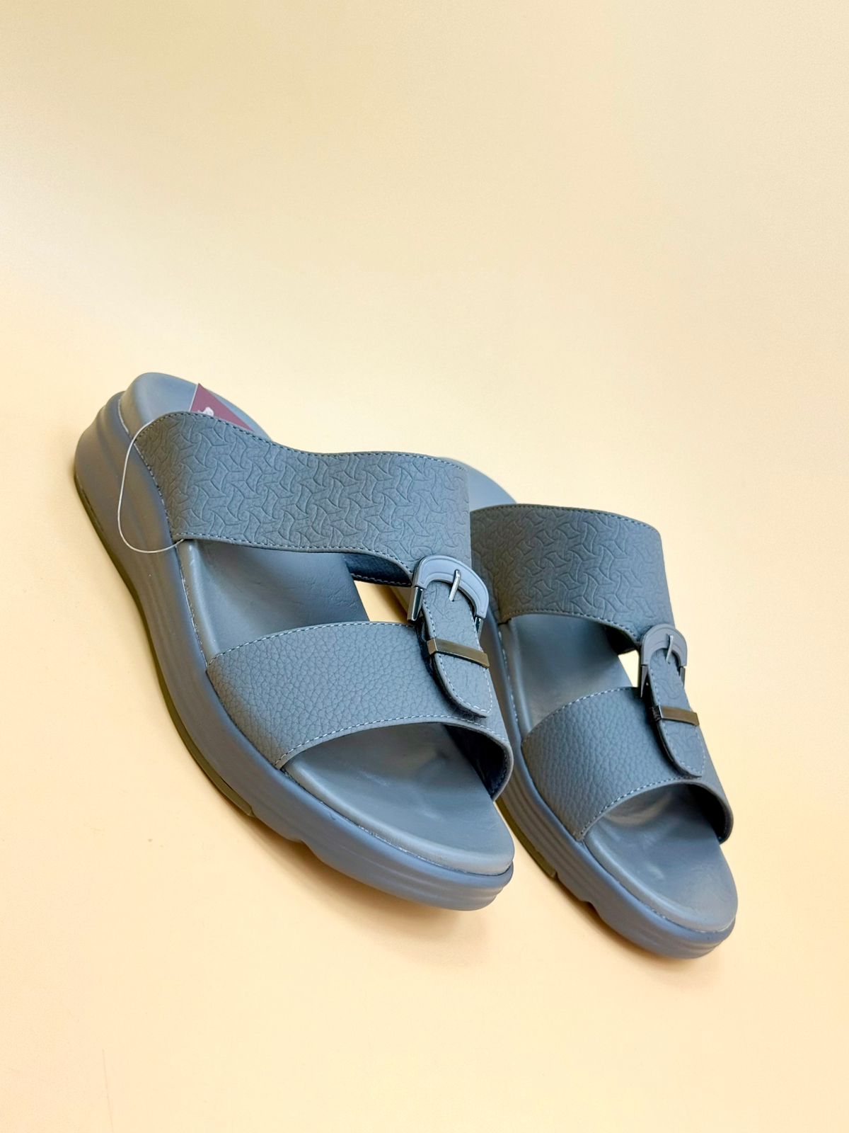 NEW , MEN SLIPPER M562