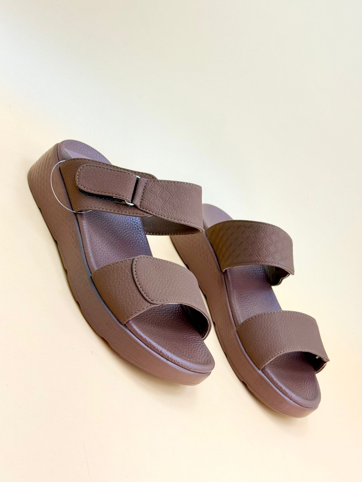 NEW , MEN SLIPPER M563