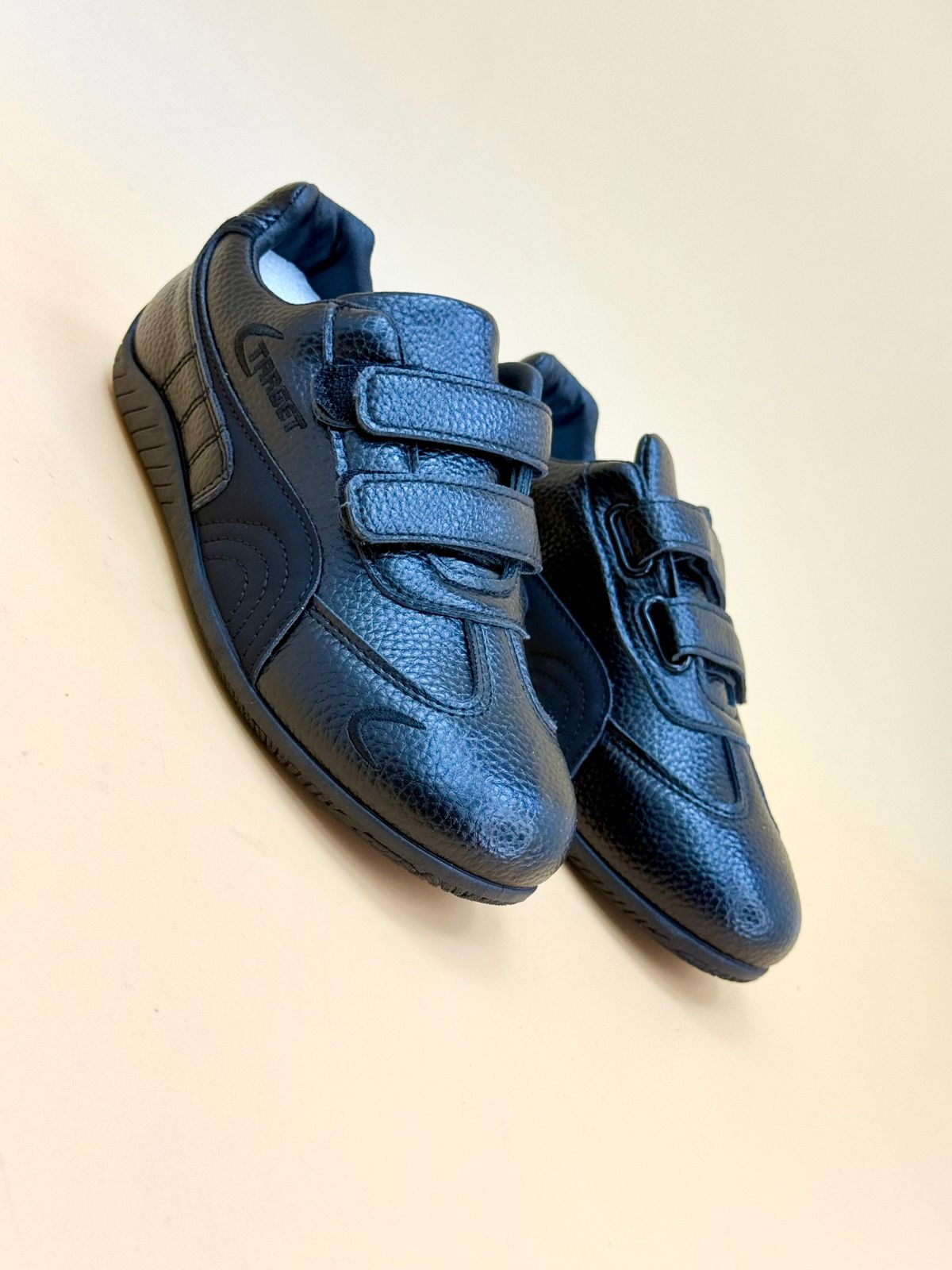 NEW ,  KIDS SHOES SIZE FROM 30 TO 35 K117