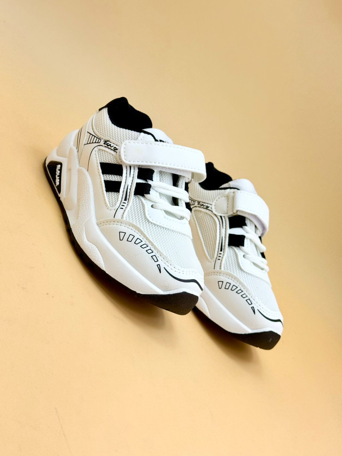 NEW ,  KIDS SHOES SIZE FROM 25 TO 30 K38