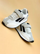 NEW ,  KIDS SHOES SIZE FROM 25 TO 36 K41