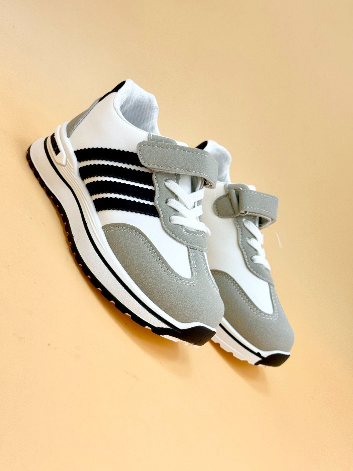 NEW ,  KIDS SHOES SIZE FROM 26 TO 37 K116