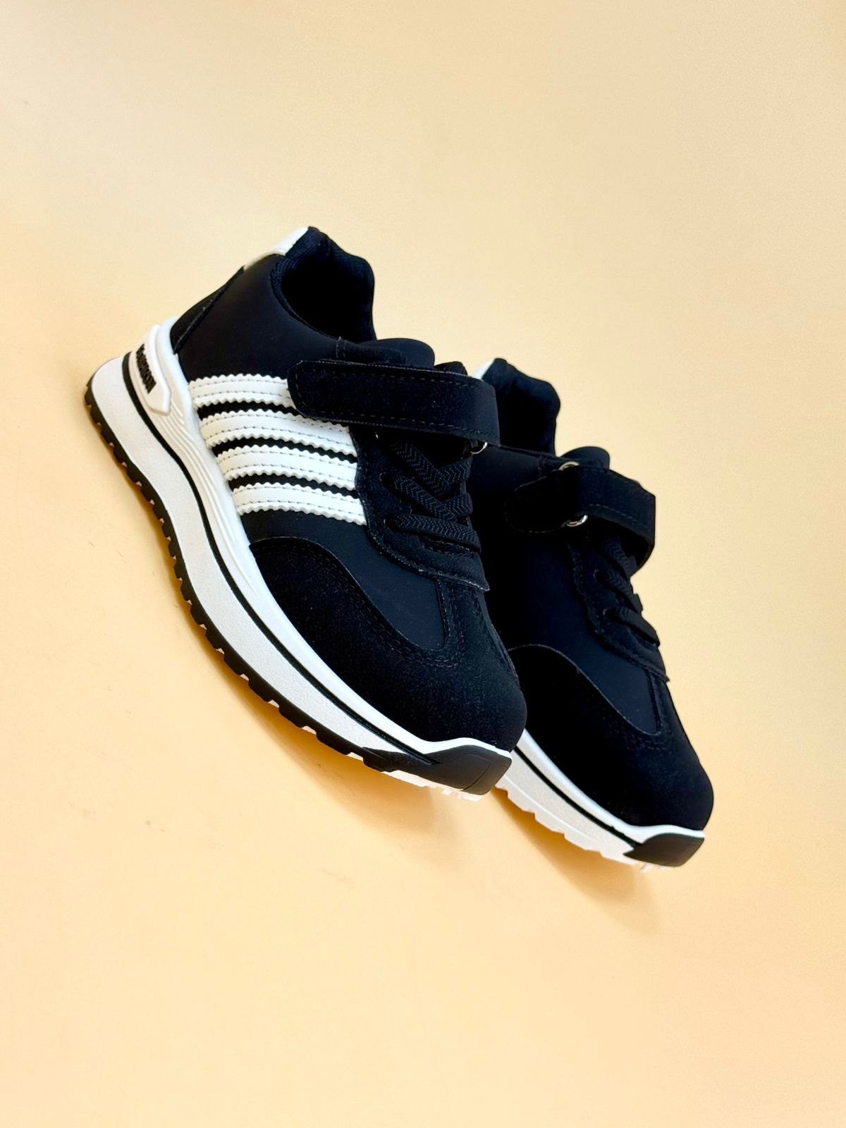 NEW ,  KIDS SHOES SIZE FROM 26 TO 37 K116