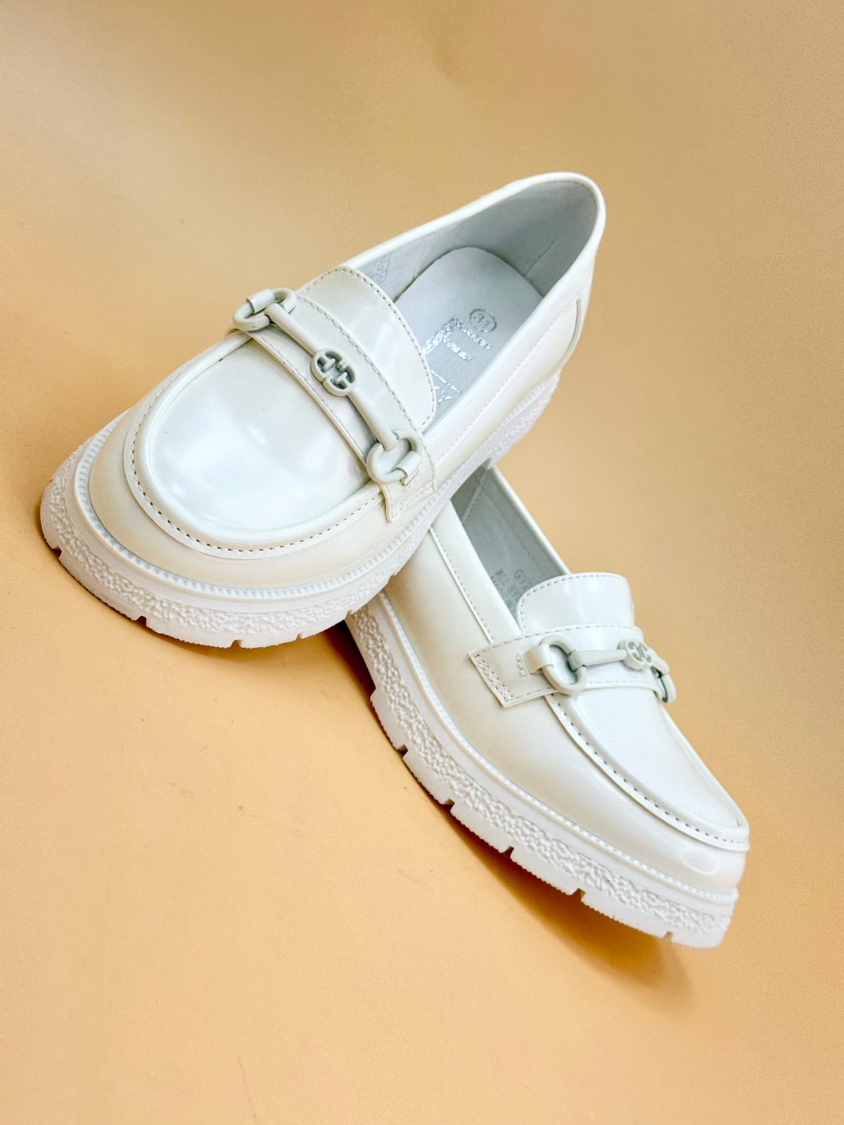 NEW ,  KIDS SHOES SIZE FROM 28 TO 35 K119