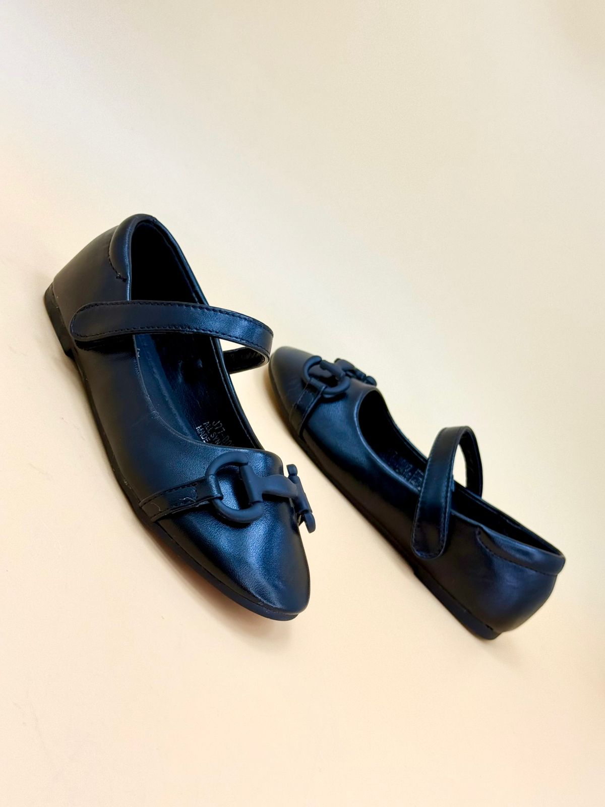 NEW ,  KIDS SHOES SIZE FROM 31 TO 36 K65