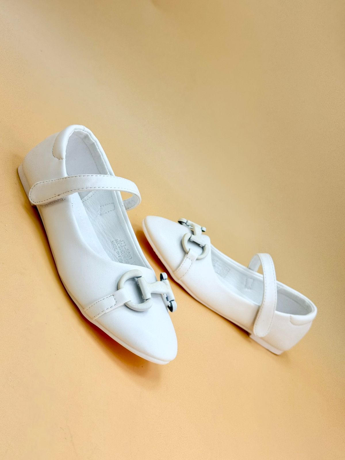 NEW ,  KIDS SHOES SIZE FROM 31 TO 36 K65