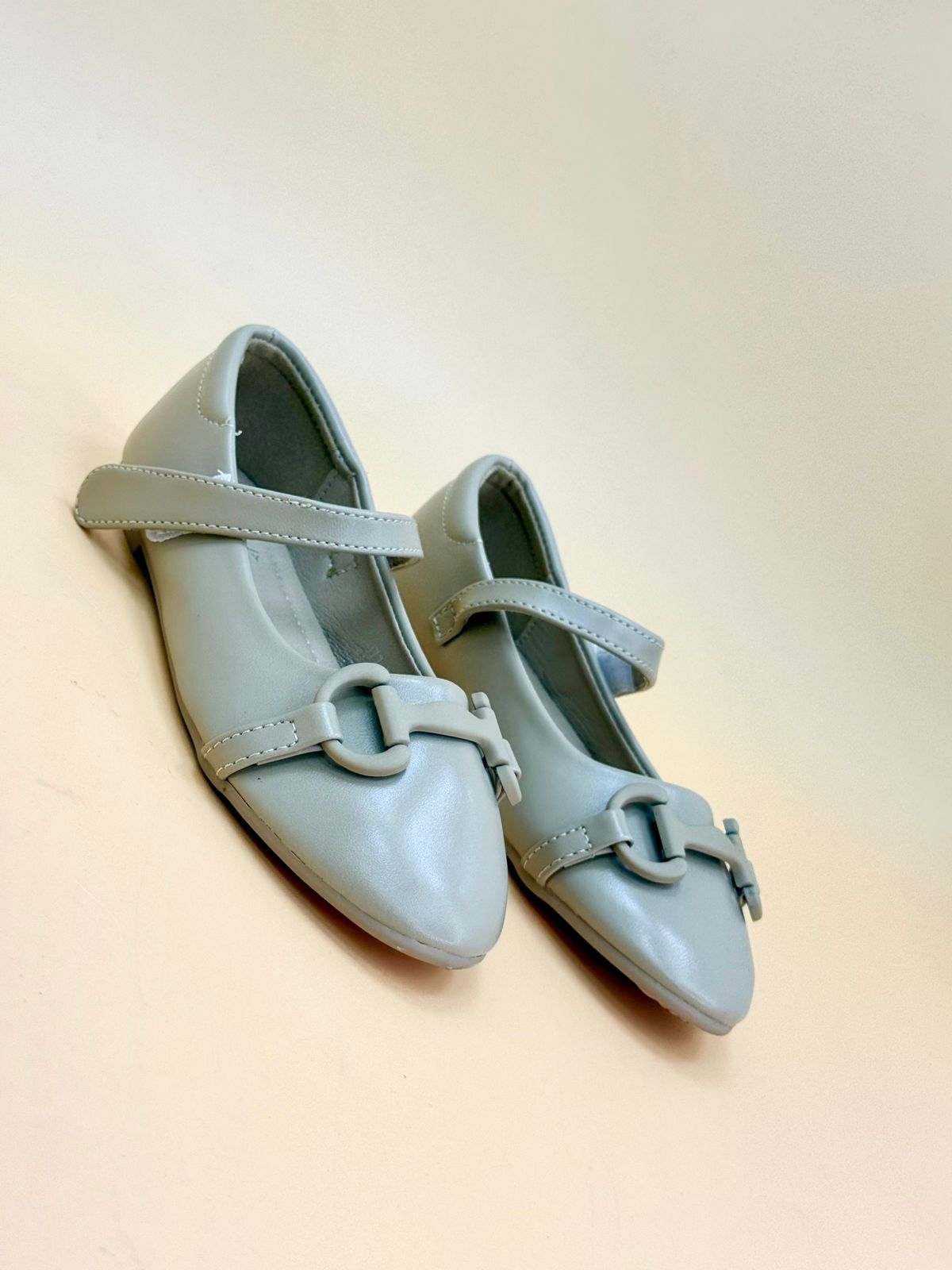 NEW ,  KIDS SHOES SIZE FROM 31 TO 36 K65