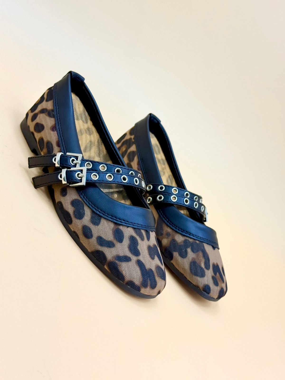 NEW ,  KIDS SHOES SIZE FROM 30 TO 35 K32