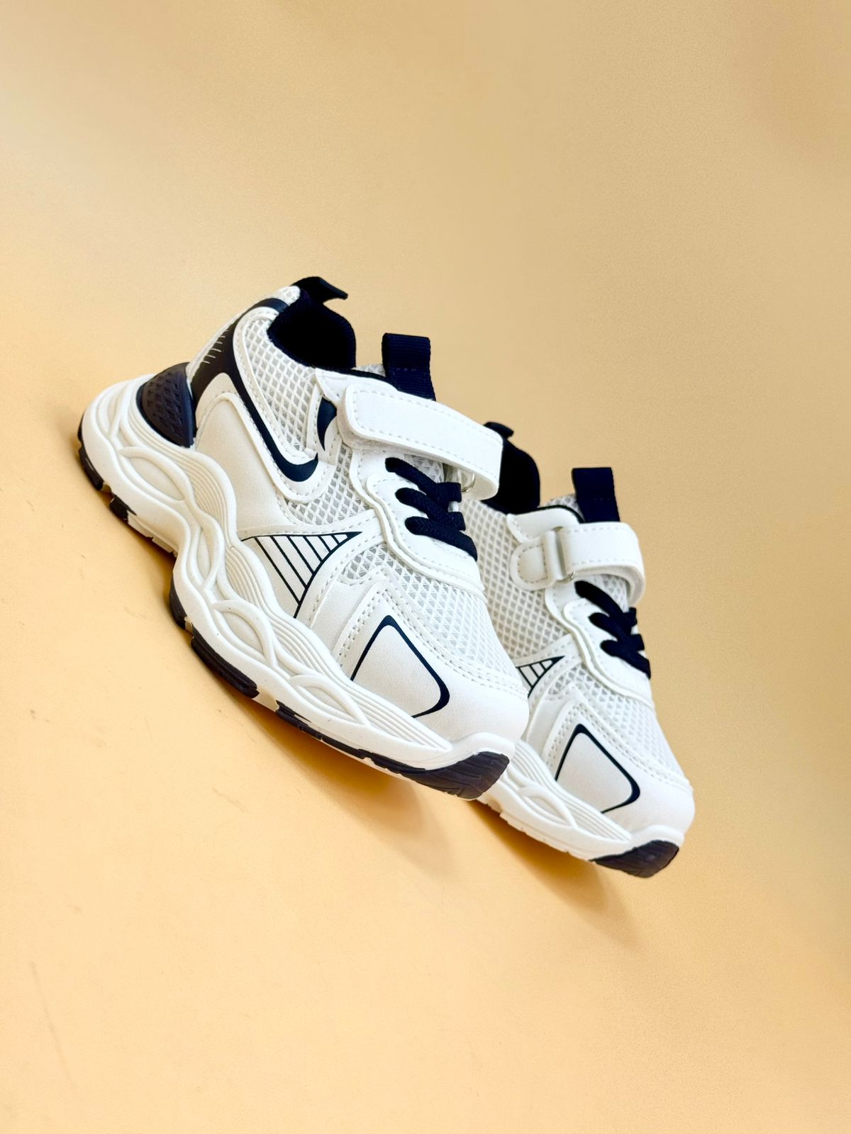 NEW ,  KIDS SHOES SIZE FROM 25 TO 36 K33
