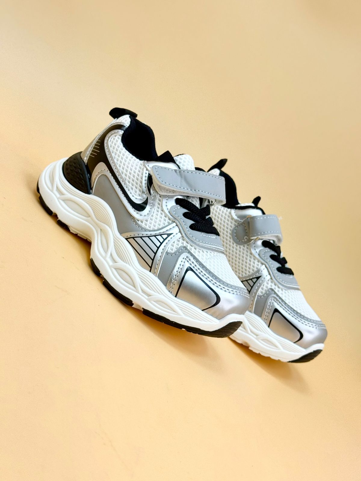 NEW ,  KIDS SHOES SIZE FROM 25 TO 36 K33