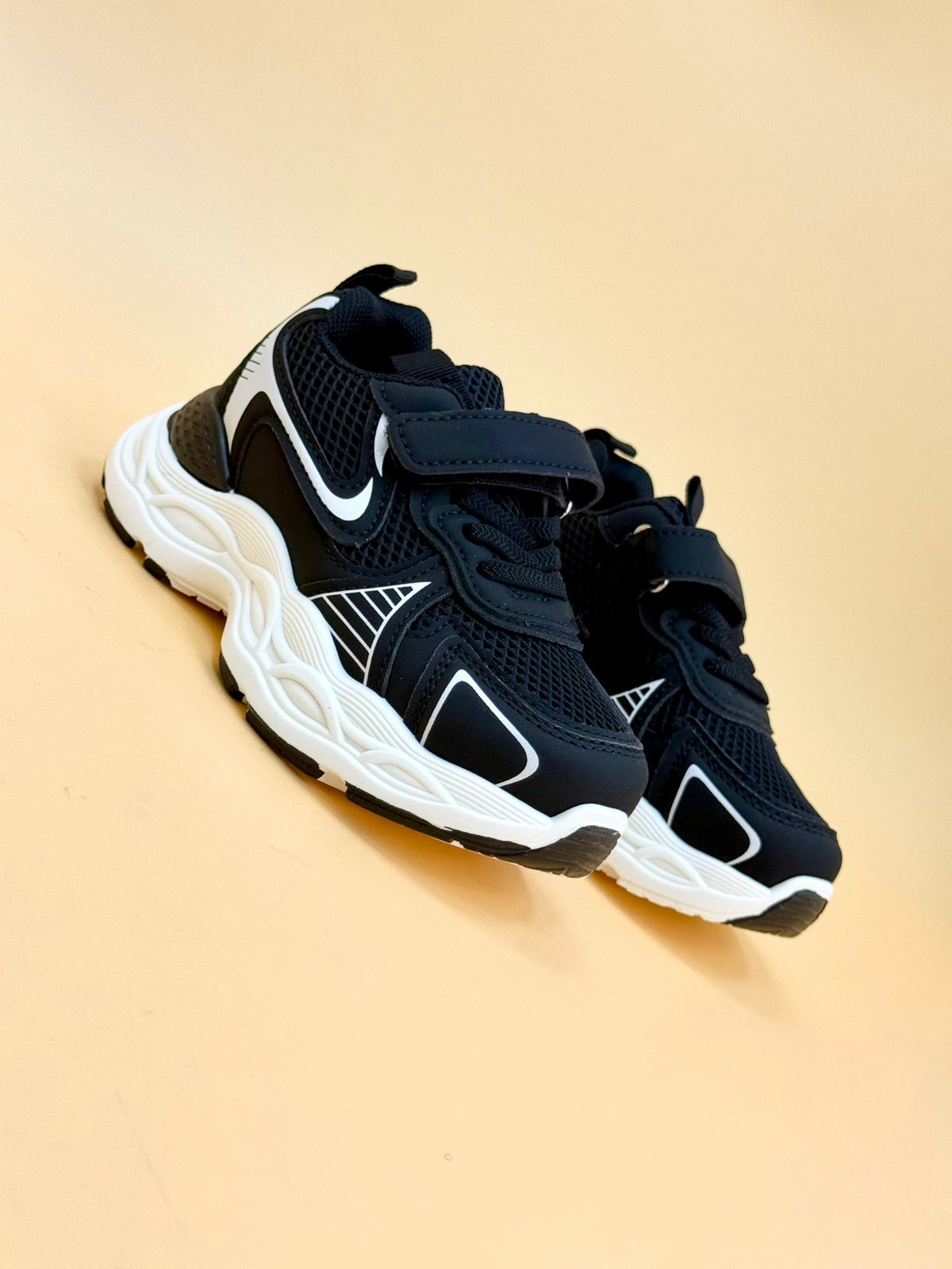 NEW ,  KIDS SHOES SIZE FROM 25 TO 36 K33