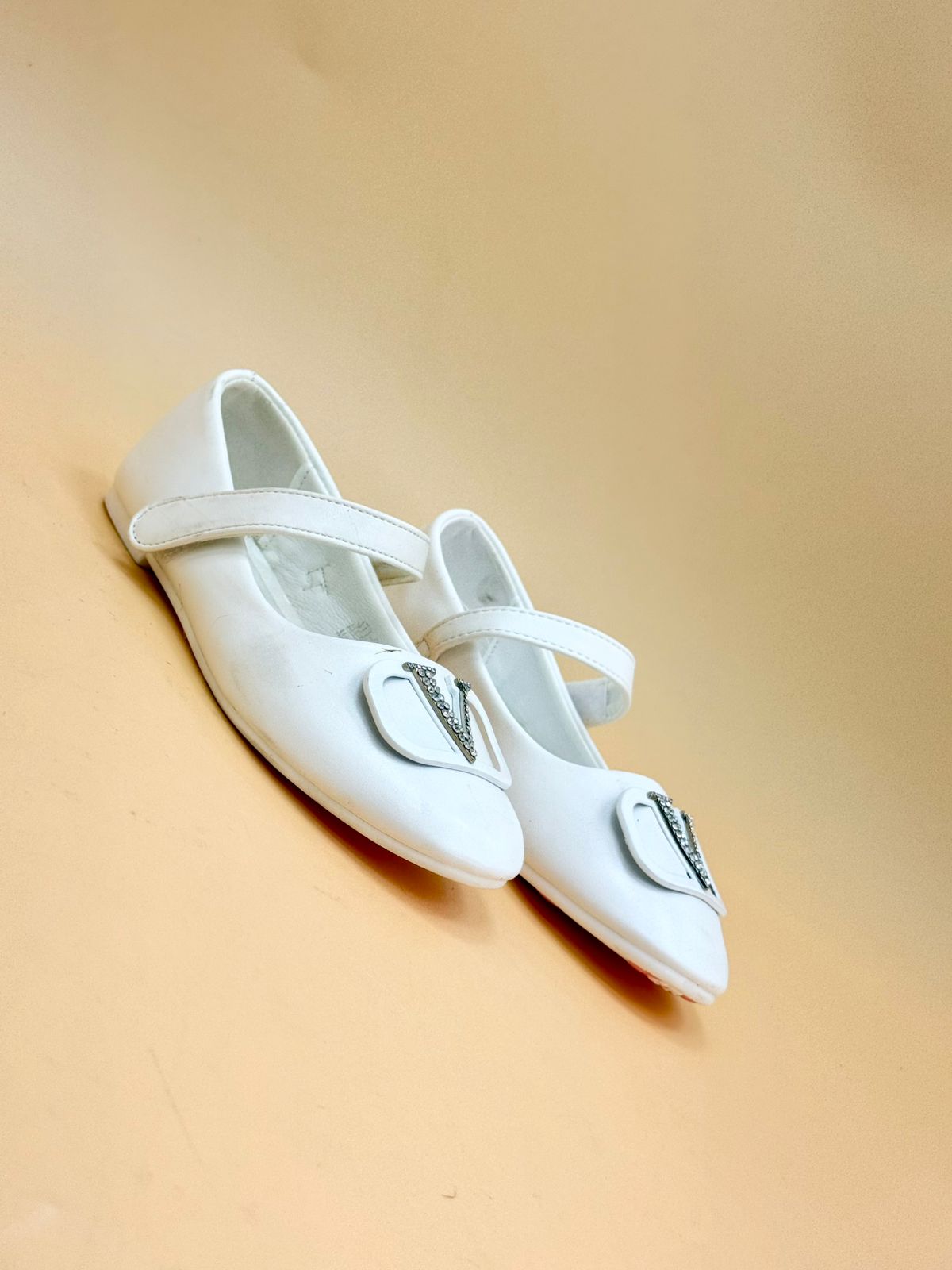 NEW ,  KIDS SHOES SIZE FROM 31 TO 36 K89