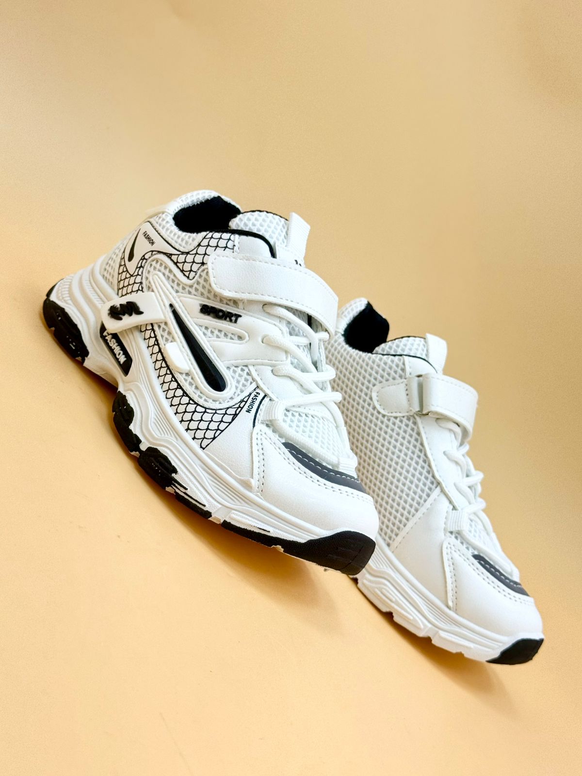 NEW ,  KIDS SHOES SIZE FROM 26 TO 37 K120