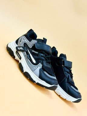 NEW ,  KIDS SHOES SIZE FROM 26 TO 37 K120