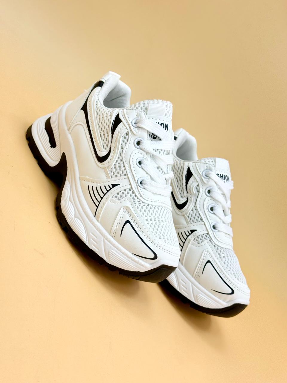 NEW ,  KIDS SHOES SIZE FROM 31 TO 36 K42