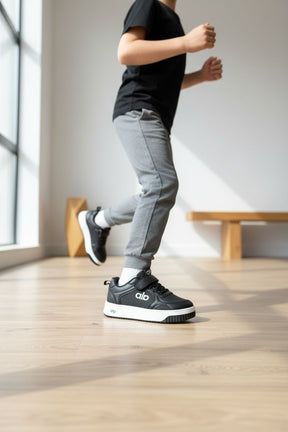 NEW ,  KIDS SHOES SIZE FROM 25 TO 36 K121